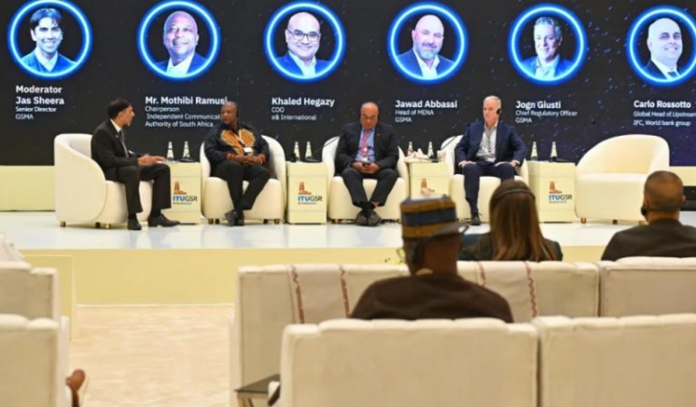 خبراء يناقشون في “GSR25” بالرياض استعدادات سياسة البنية التحتية للاقتصاد الرقمي